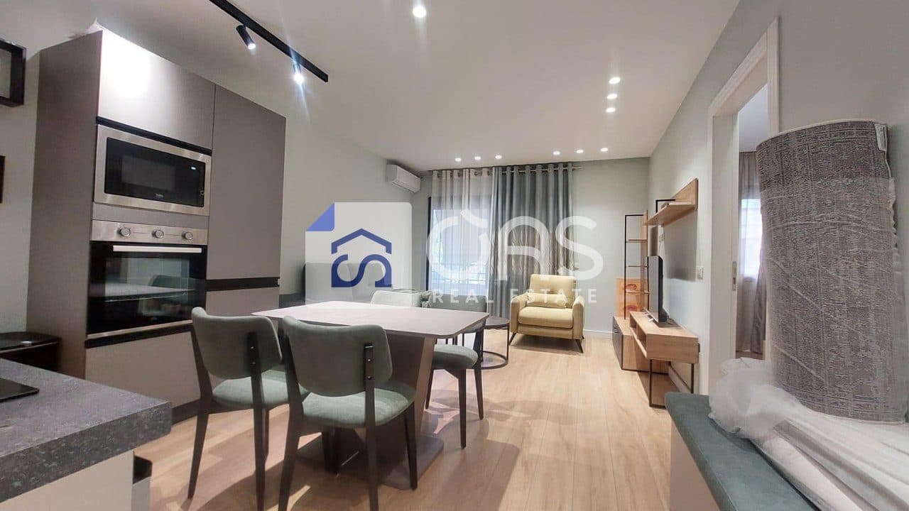 Jepet me qera apartament 1+1 Komuna e Parisit 4
