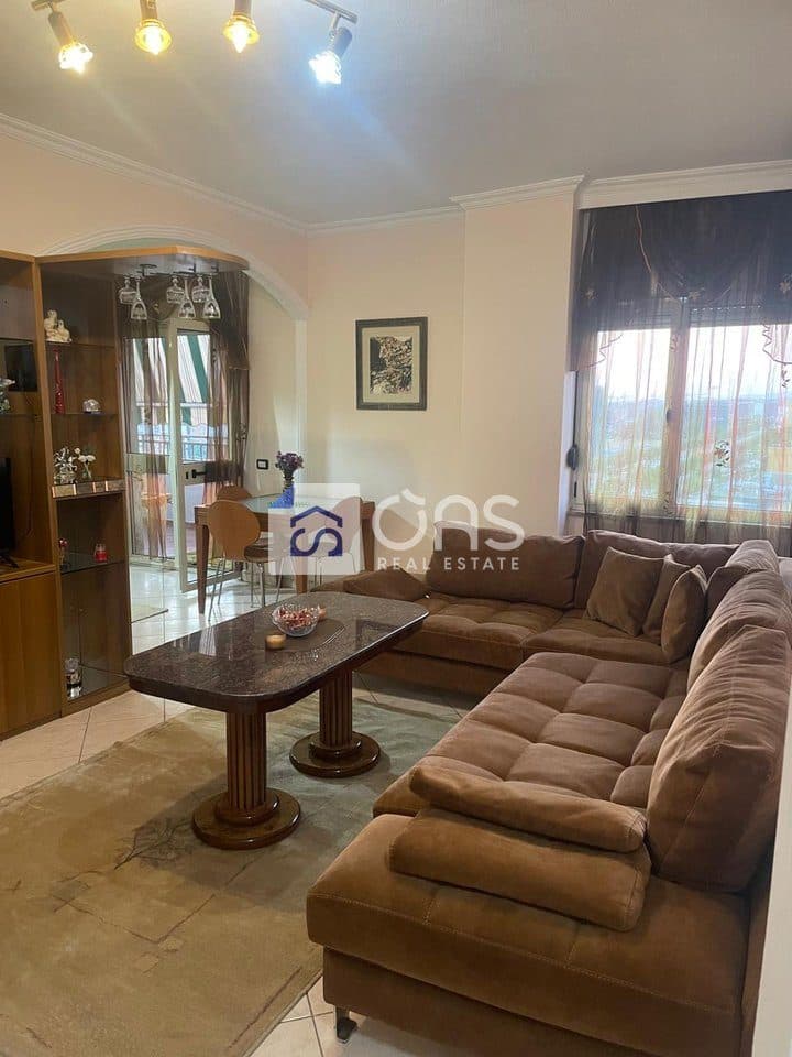 Jepet me qera apartamenti 2+1 Stacioni Trenit 3