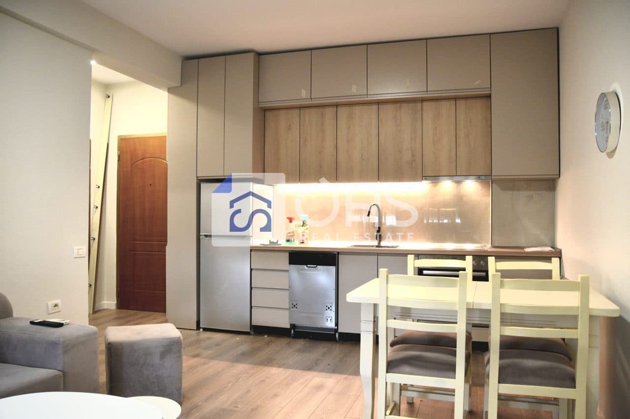 Apartament 1+1 Me Qira në Komunën e Parisit, Tiranë - 600€ | 65 m²