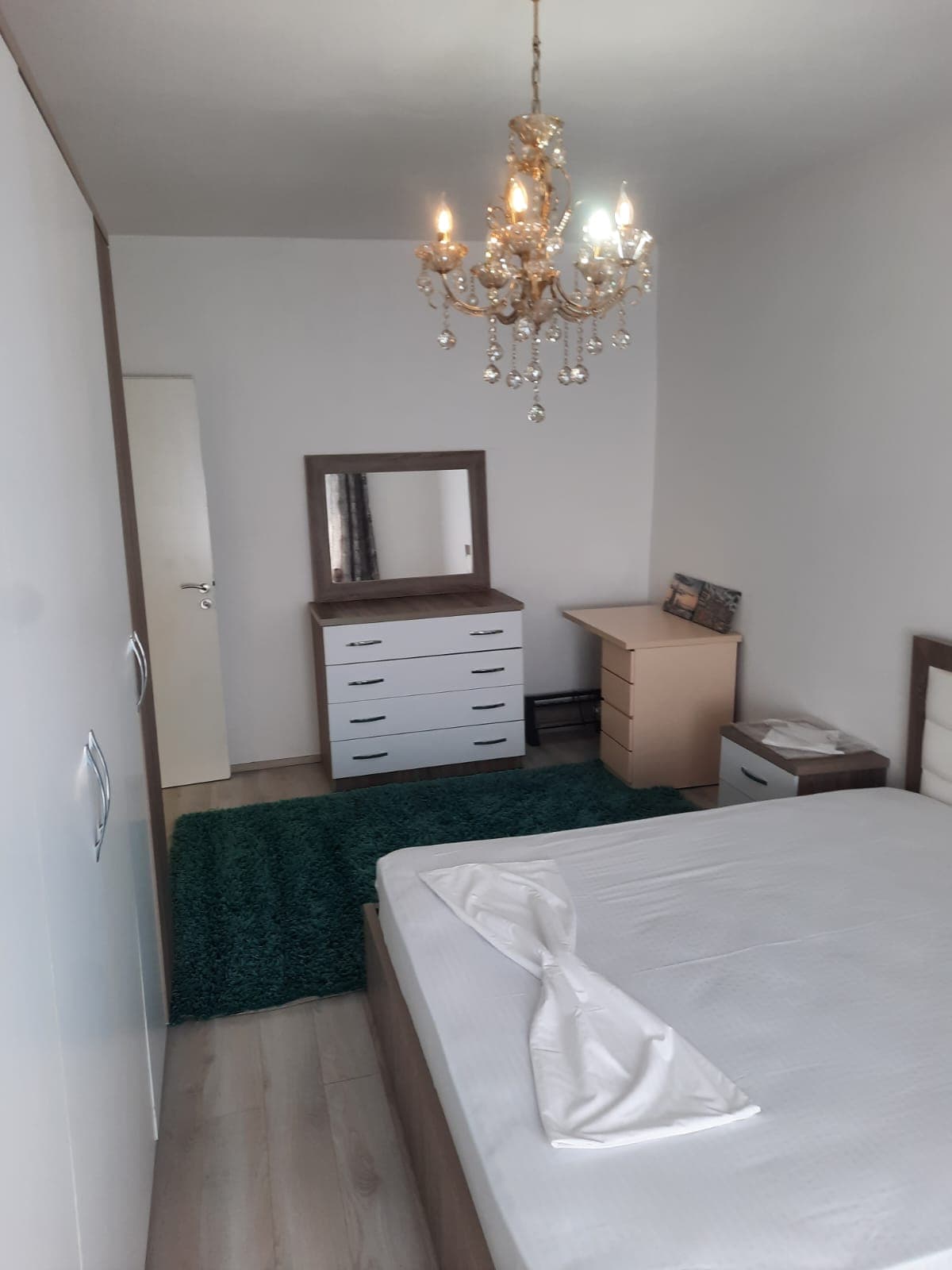 Jepet me qera apartament 2+1 ne Bllok 4