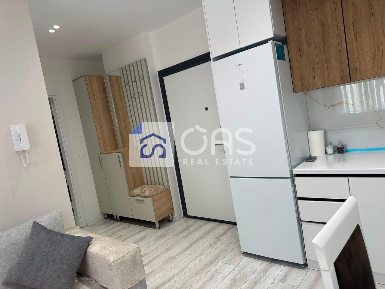 Jepet me qera apartament 1+1 ne Bulevardin e Ri 3