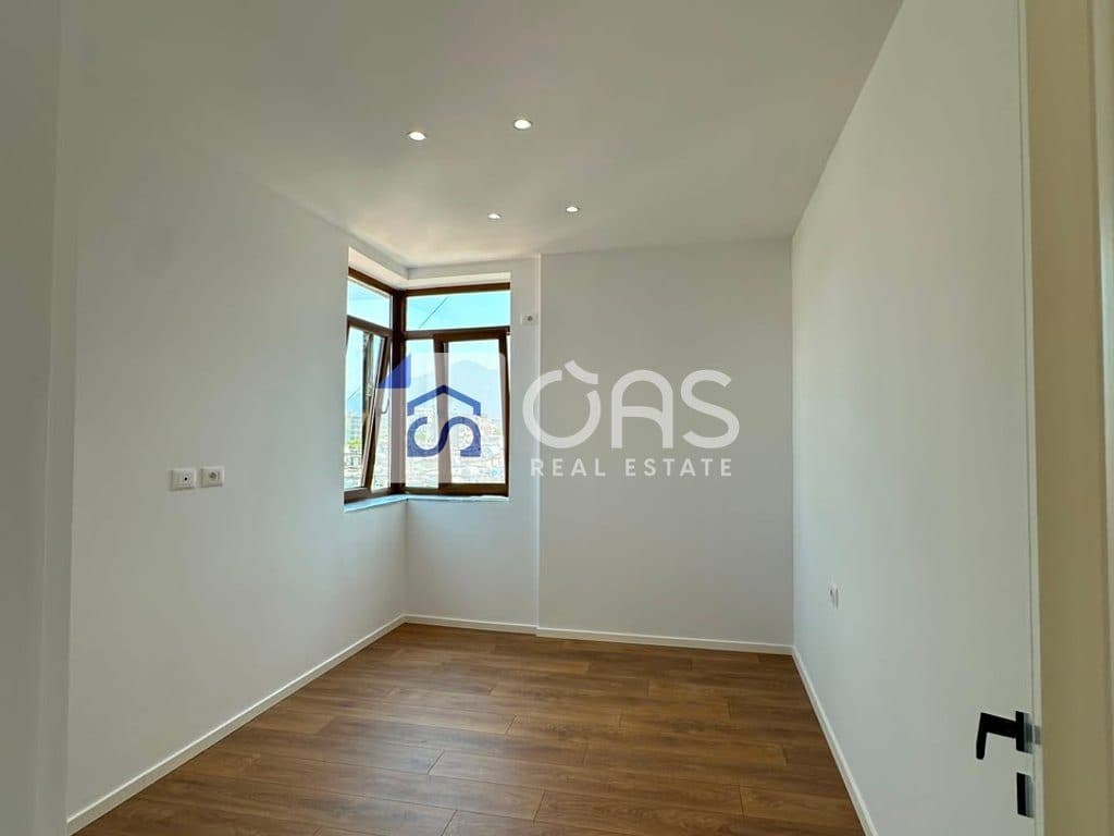 Shitet apartament 2+1 tek Ura e Nisharakut.