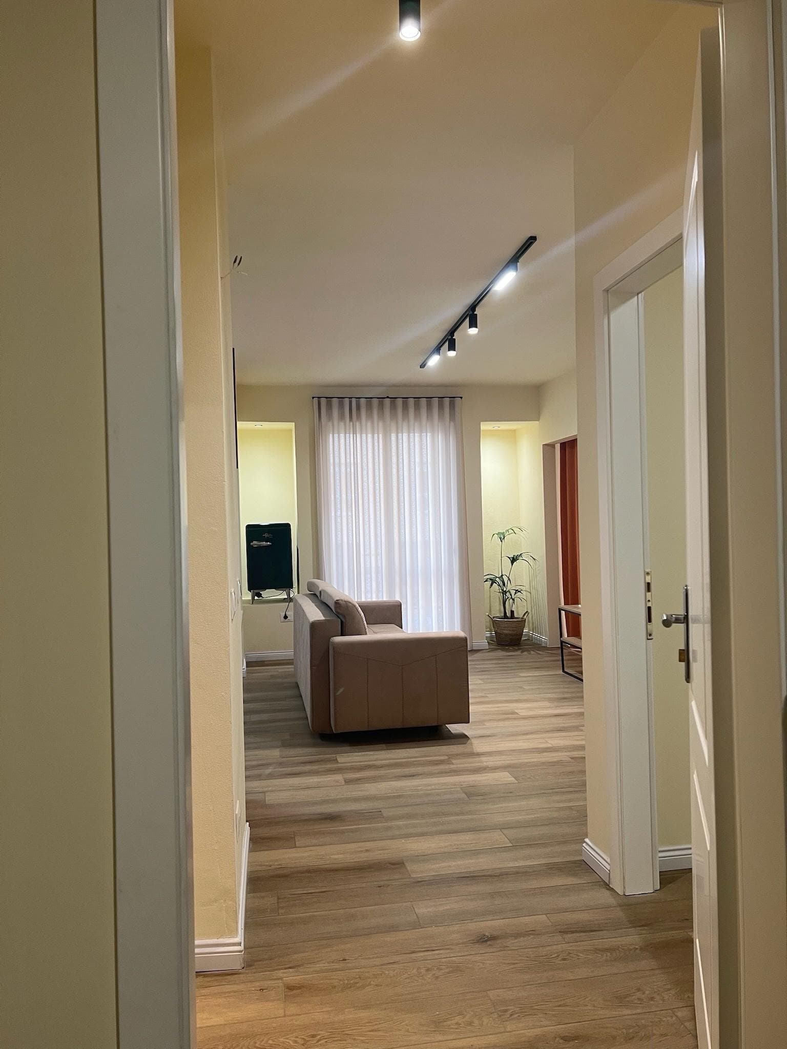 Jepet me qera apartament 2+1 Pazari i ri 3