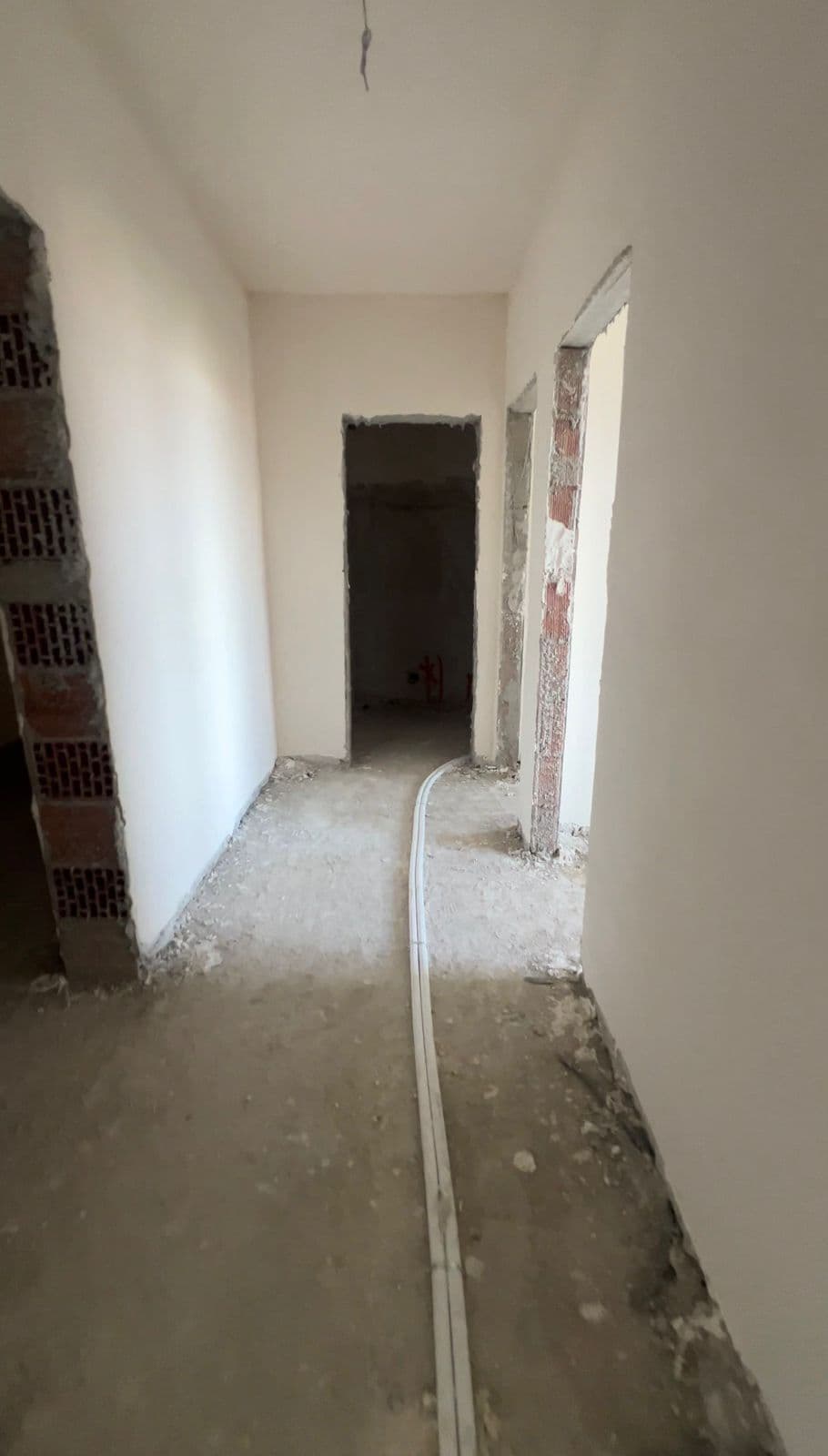 Shitet apartament 2+1 ne Paskuqan (Shehu constitution )Cmimi: 84.000 euro 2