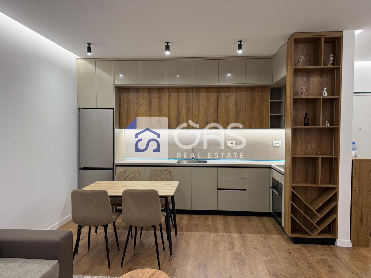 Jepet me qera apartament 1+1+ post parkimi tek Univers City. 2