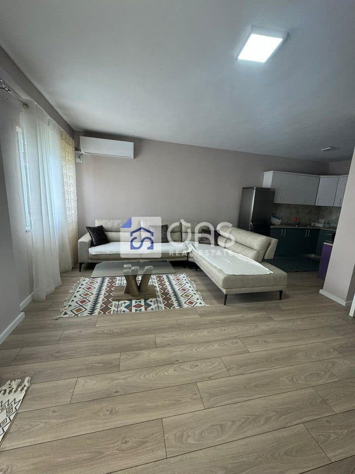Jepet apartament me qera 2+1 Fresk