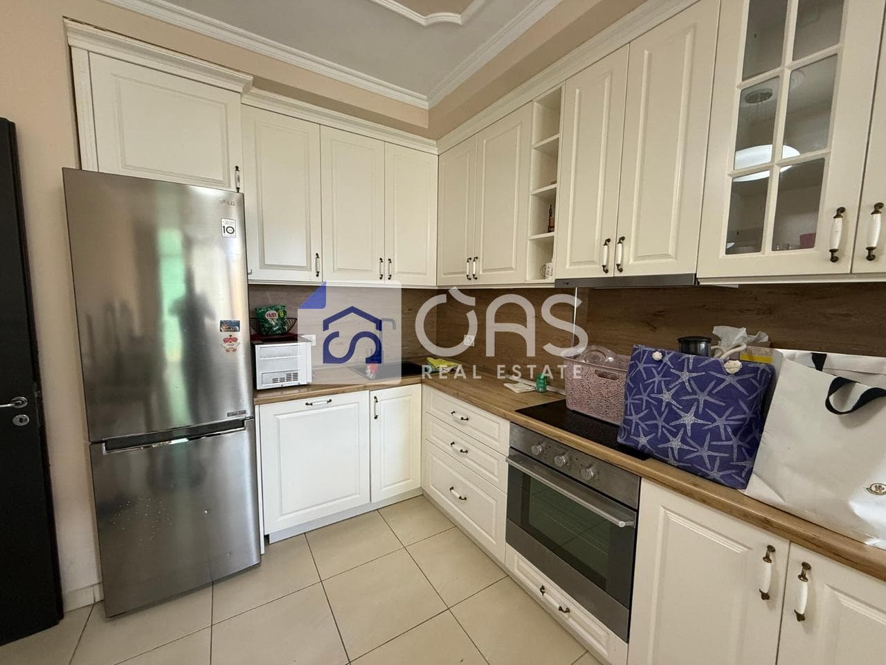 Jepet me qera apartament 2+1 tek Komuna e Parisit 2