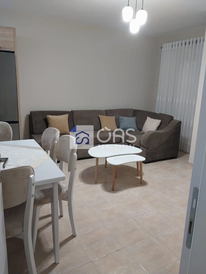 Jepet apartament 1+1 me qera ne Komune Parisi 50.000 leke 3
