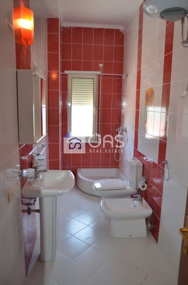 Apartament 4+3 Me Qira në Liqeni i Thatë, Tiranë – 1200€ | 210m² 4