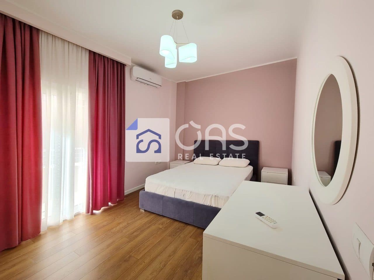 Jepet me qera apartament 4+1+2 tek Komuna Parisit 3