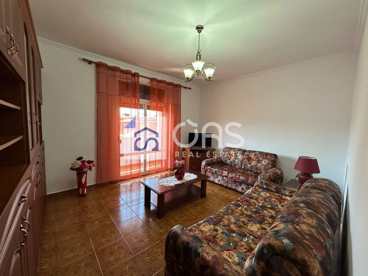 Jepet me qera apartament 2+1 pazari i ri