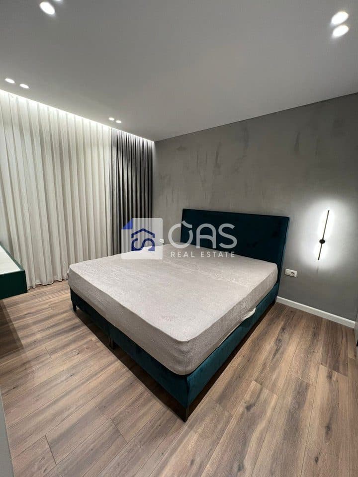 Jepet apartament 2+1 me qera Te Ish Fusha e Aviacionit 700 euro 2