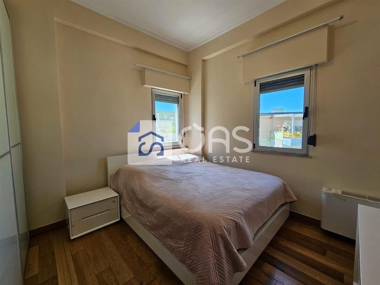 Shitet apartament 2+1+post parkimi tek Liqeni i Thate 3