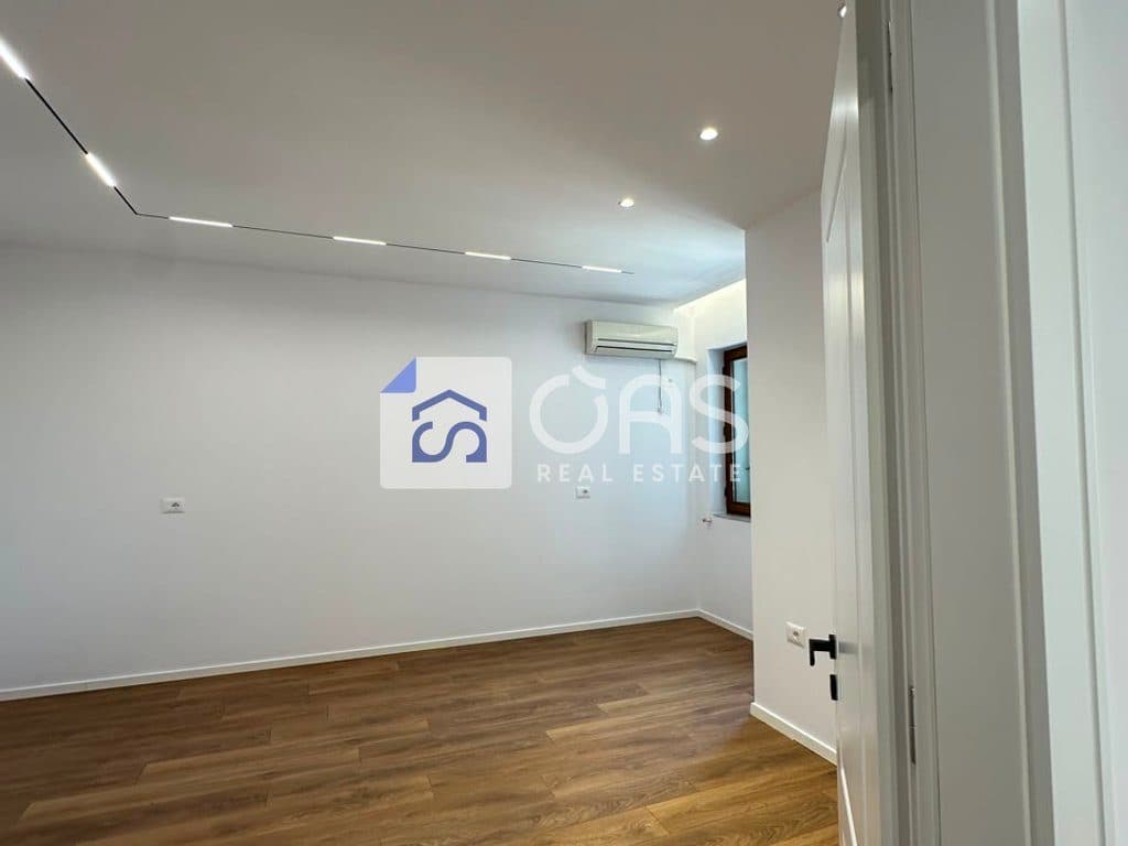 Shitet apartament 2+1 tek Ura e Nisharakut. 2