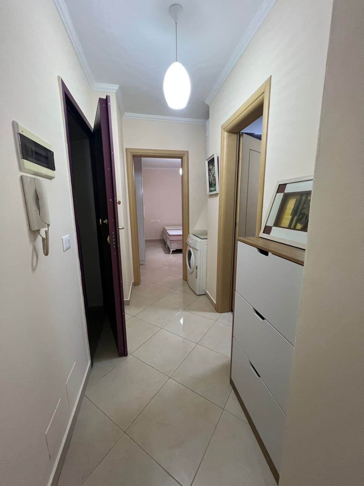 Jepet apartament me qera 1+1 ne Astir. 4