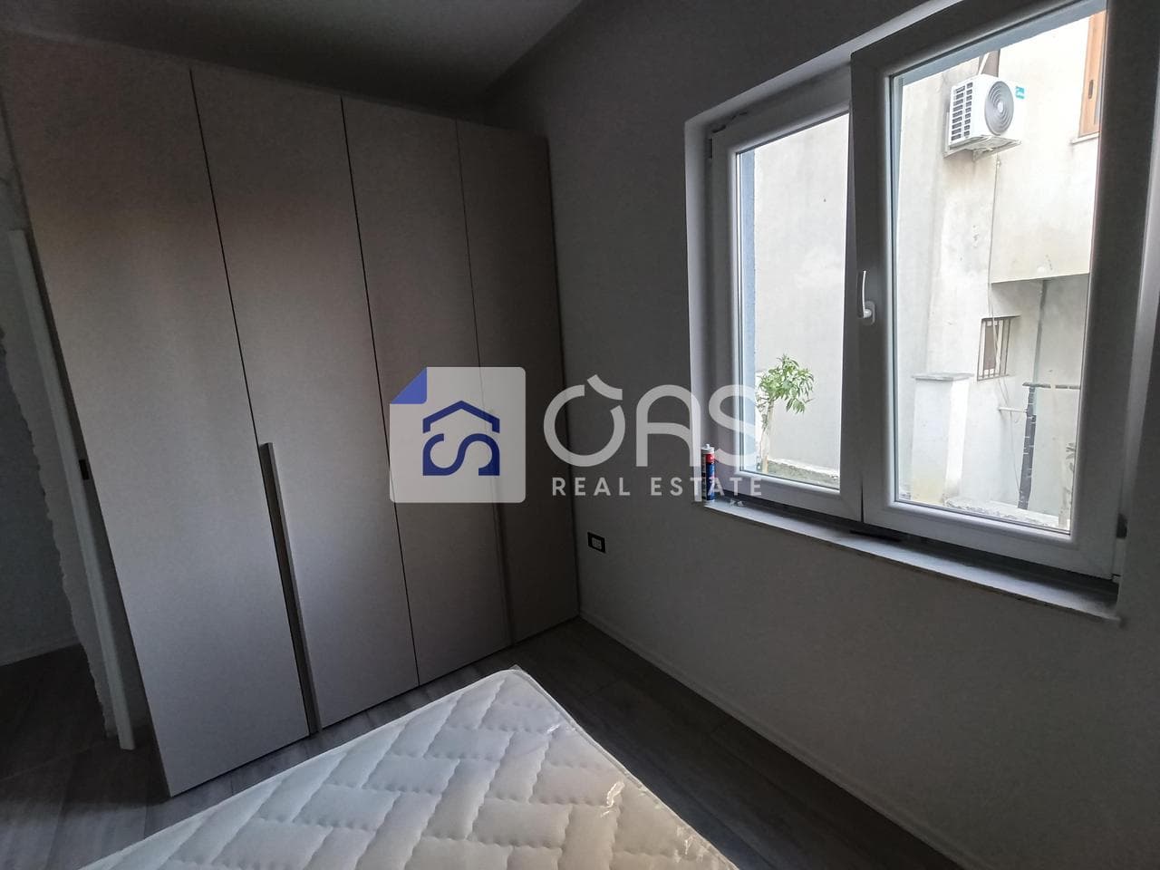 Jepet Apartament me qera 1+1 Ne Porcelan 2