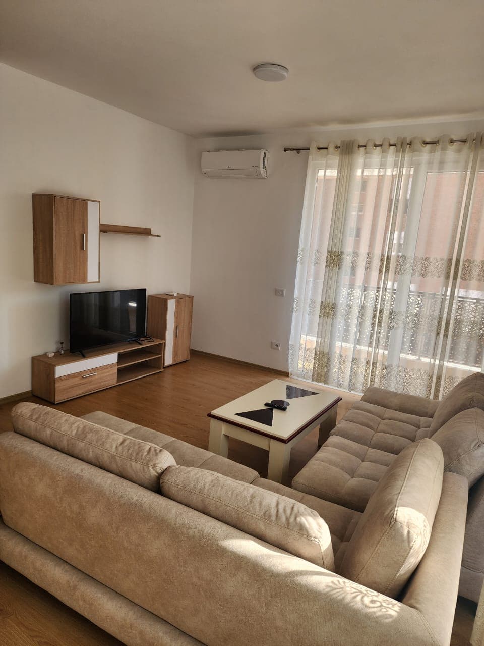 Jepet apartament me qera 2+1+2 prane QSUT.