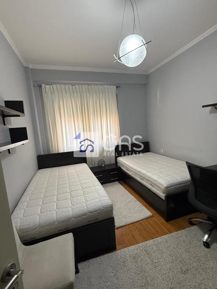 Shitet apartament 1+1 perball Kompleksit te Delijorgjit 3