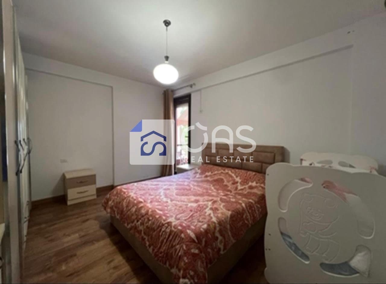 Jepet apartament me qera 2+1 tek Kopshti Botanik. 3