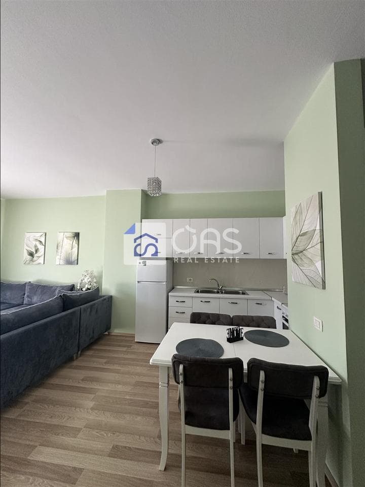 Jepet apartament me qera 1+1 ne Qender 3