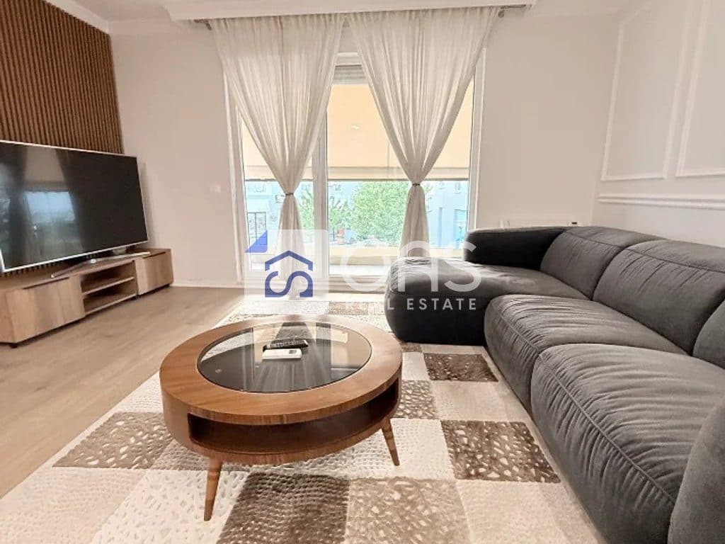 Jepet me qera Apartamenti 2+1 21 Dhjetori