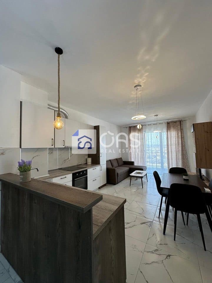 Jepet apartament 2+1+Parkim me qera Te Univers City