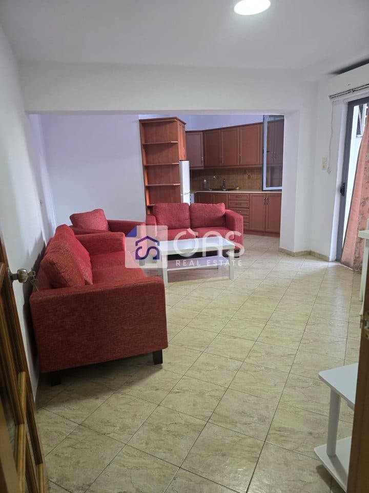 Jepet apartament me qera 2+1 ne Qender 2