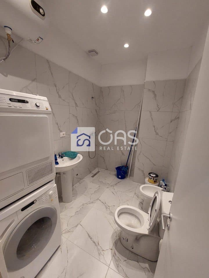 Jepet apartament me qera 1+1 Kodra e Diellit 4