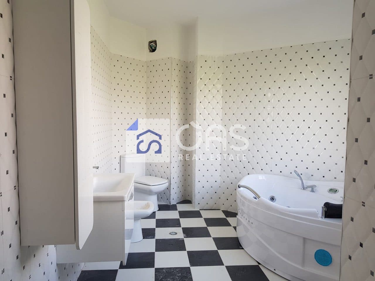 Shitet apartament 3+1+3 tek Liqeni I Thate 4