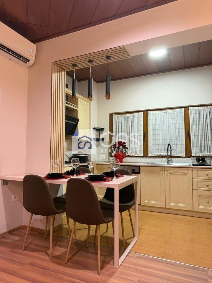 Jepet apartament me qera 1+1 perballe Delijorgjit 2