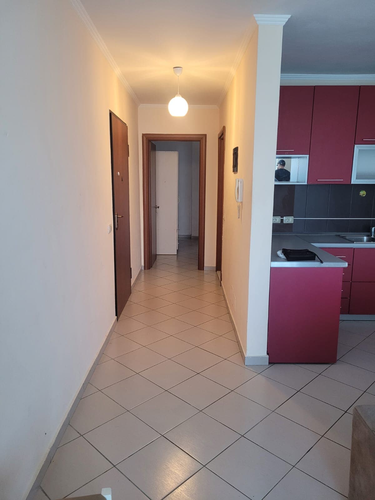 Shitet Apartament 1+1 tek Komuna Parisit