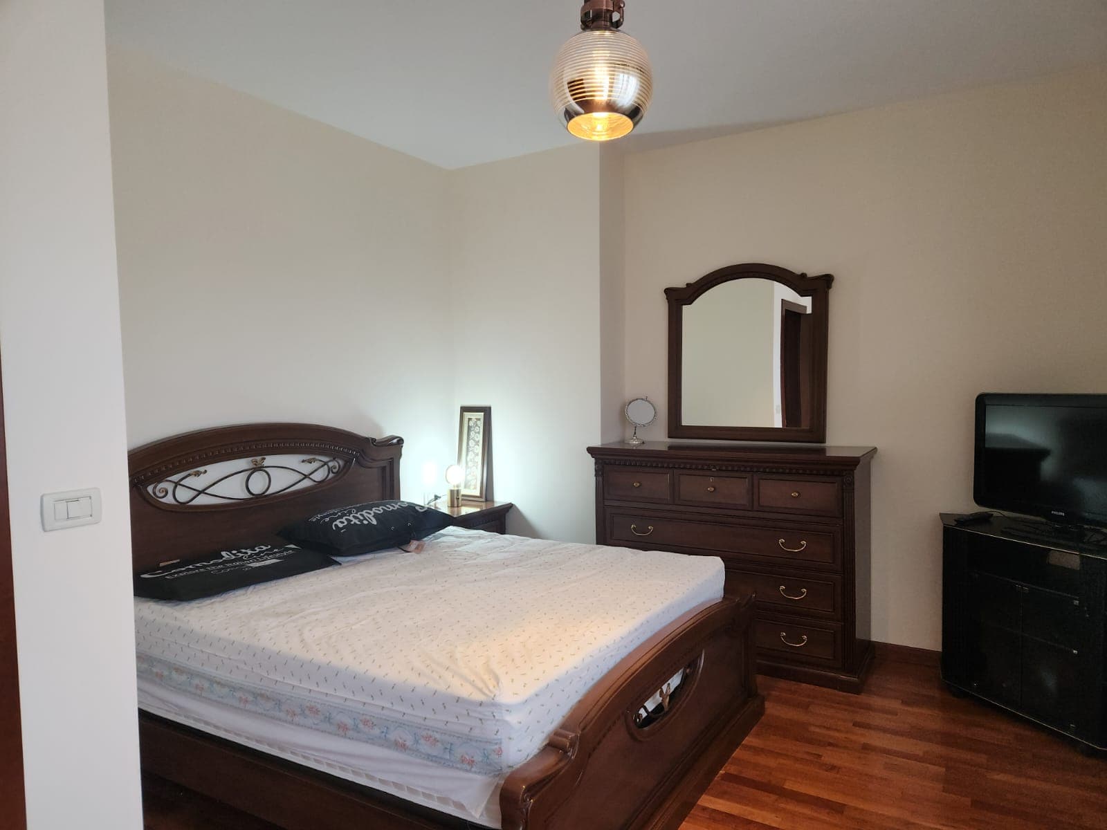 Jepet me qera apartament 2+1 prane Sheshit Nene Tereza 2