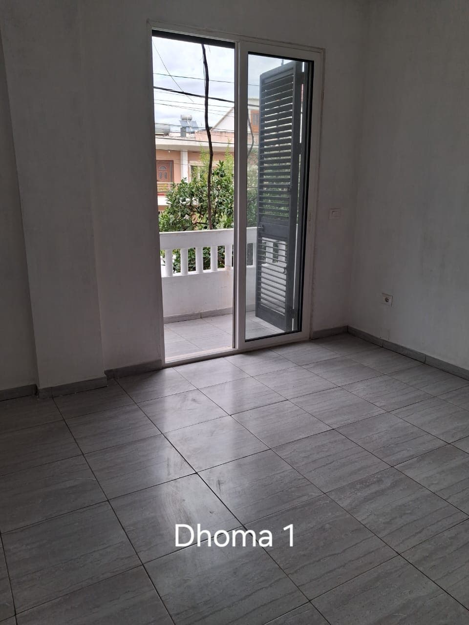 Jepet Shtepi me qera 3+1 Tek Shkolla e Bashkuar 3