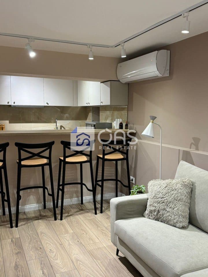 Jepet apartament me qera 2+1 pran Ambasades Amerikane 2