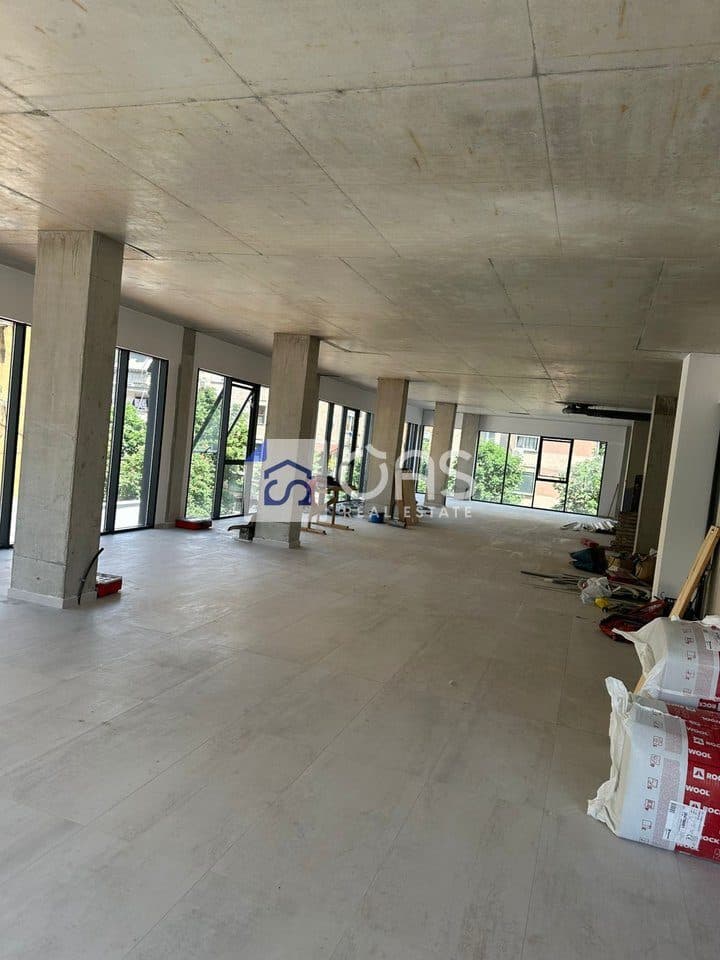Jepet me qera ambient per biznes rruga e barrikadave 3