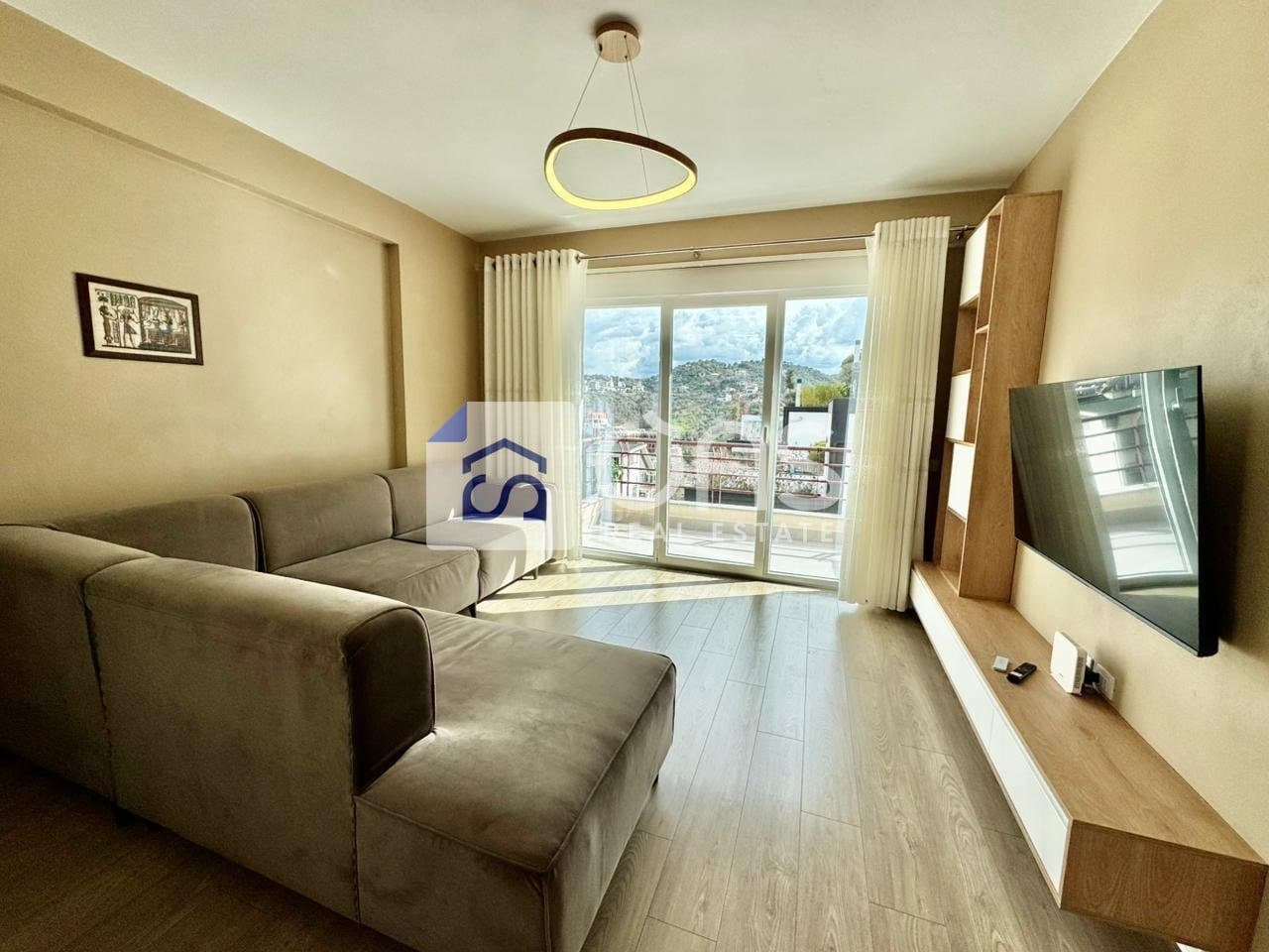Shitet apartament 2+1+2 tek Liqeni i Thate 2