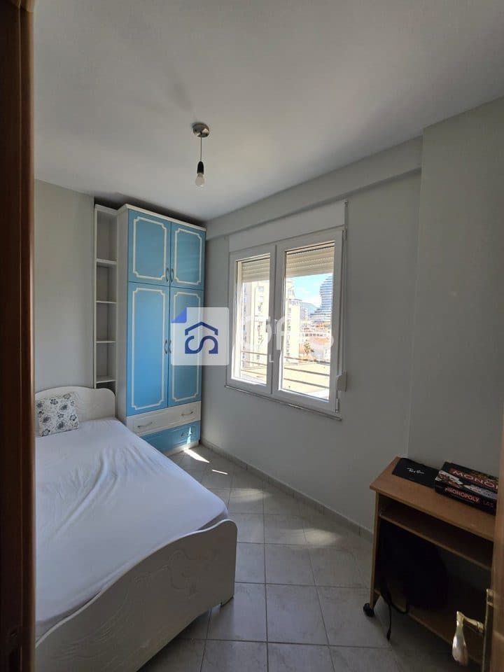Jepet apartament me qera 2+1 te , Rruga Fortuzi 4