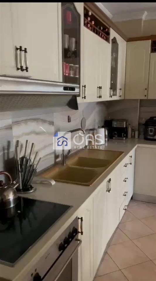 Jepet me qera apartamenti 2+1+2 yzberisht 3