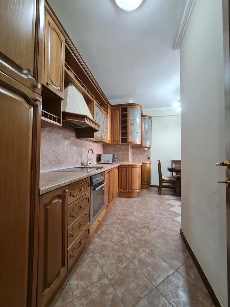 Jepet me qera Apartament 3+1+2 (Bulevardi Zogu i Parë, pranë Intesa San Paolo) 3