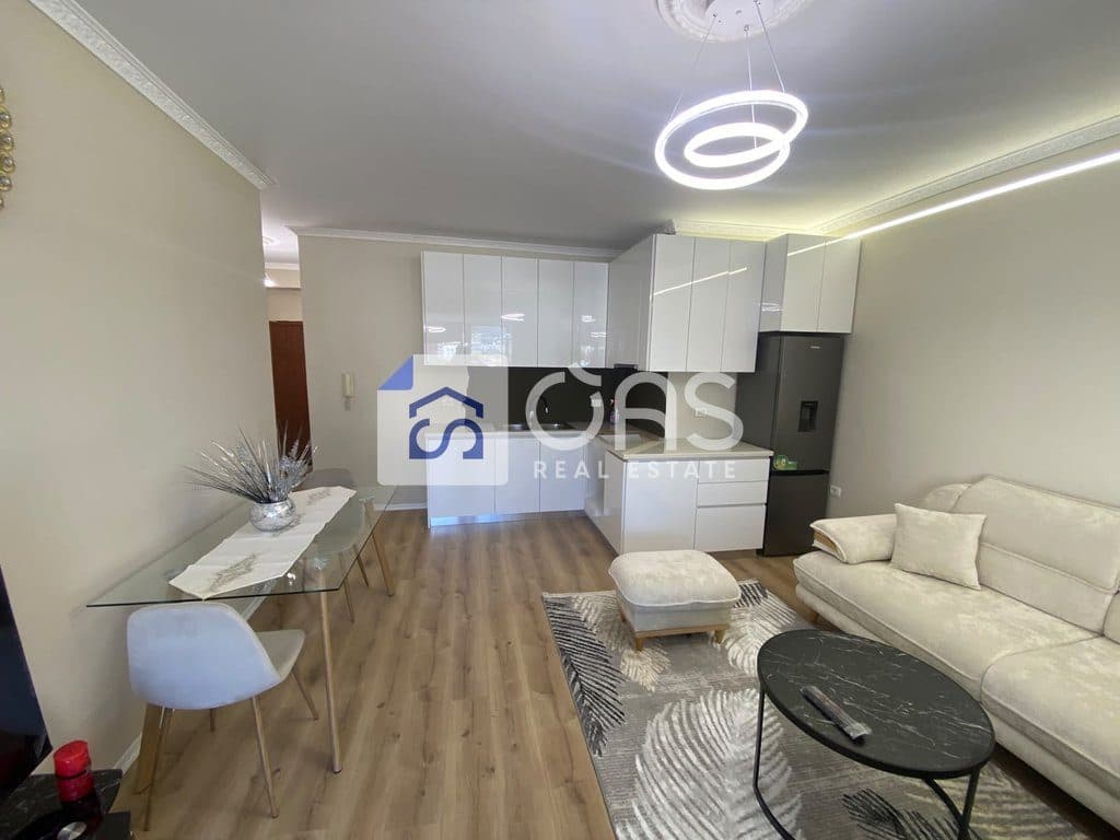 Jepet me qera apartament 1+1 tek Stacioni i Trenit. 2