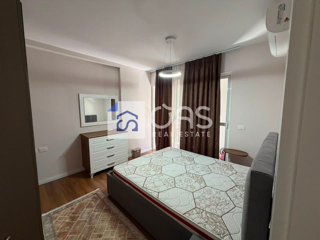 Jepet me qera apartament 2+1 RRUGA BARRIKADAVE 4
