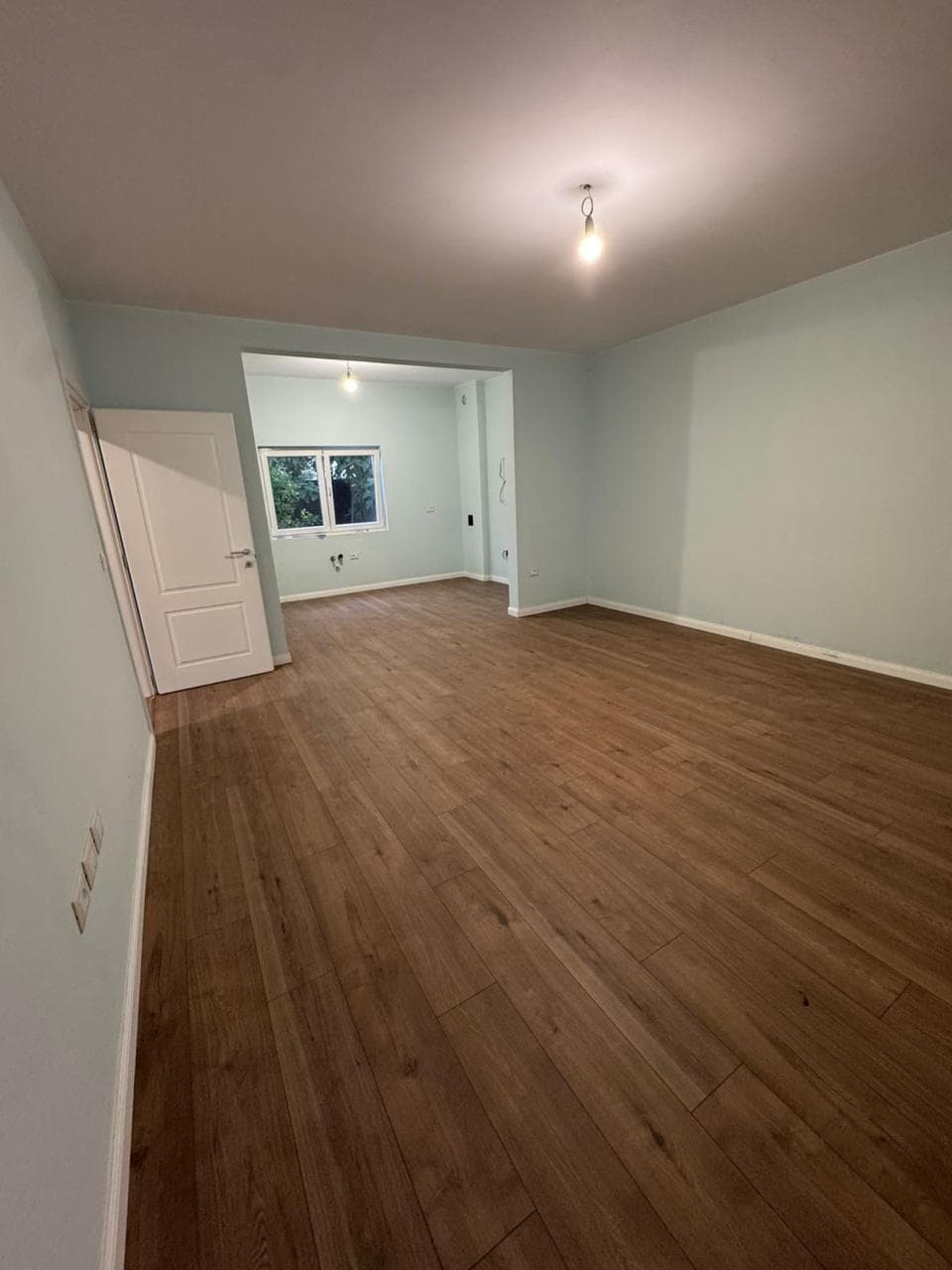 Vilë 4+2 Me Qira në Kombinat, Tiranë - 1200 Euro (Neto)| 214 m²