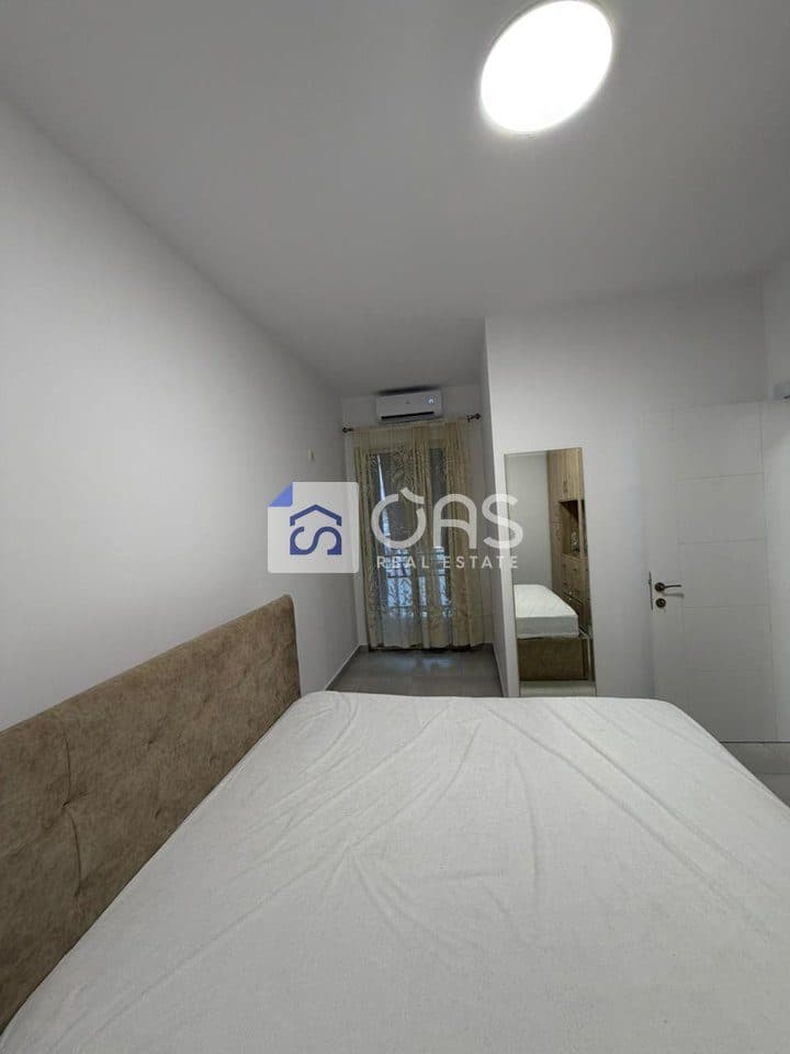 jepet me qira Apartament 2+1 Te Pallati me shigjeta 3