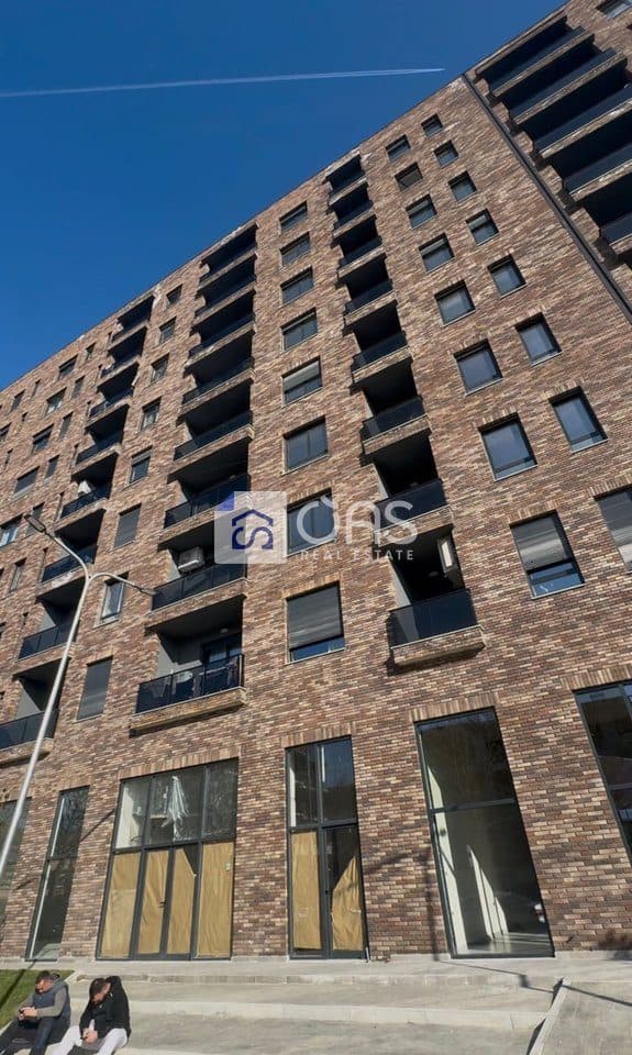 Shitet apartament 3+1 ne 5 Maj 175.000 euro 2