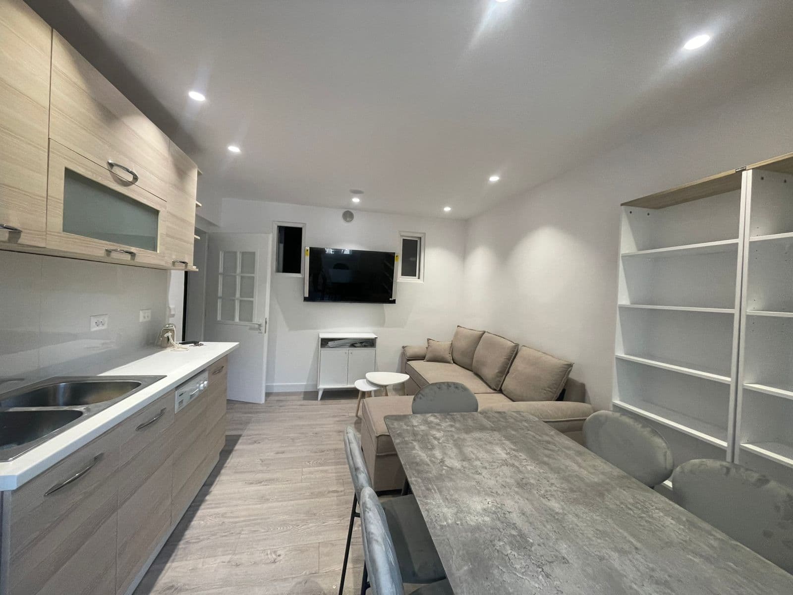 Jepet apartament me qera 1+1 perballe Harry Fulzit. 2