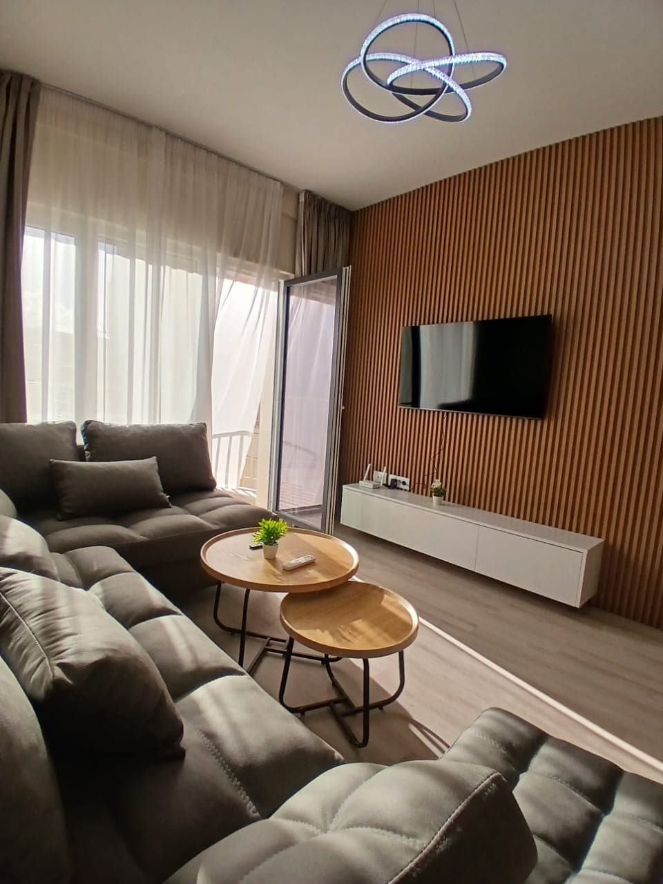 Jepet me qera apartament 2+1 Tek Zogu i Zi