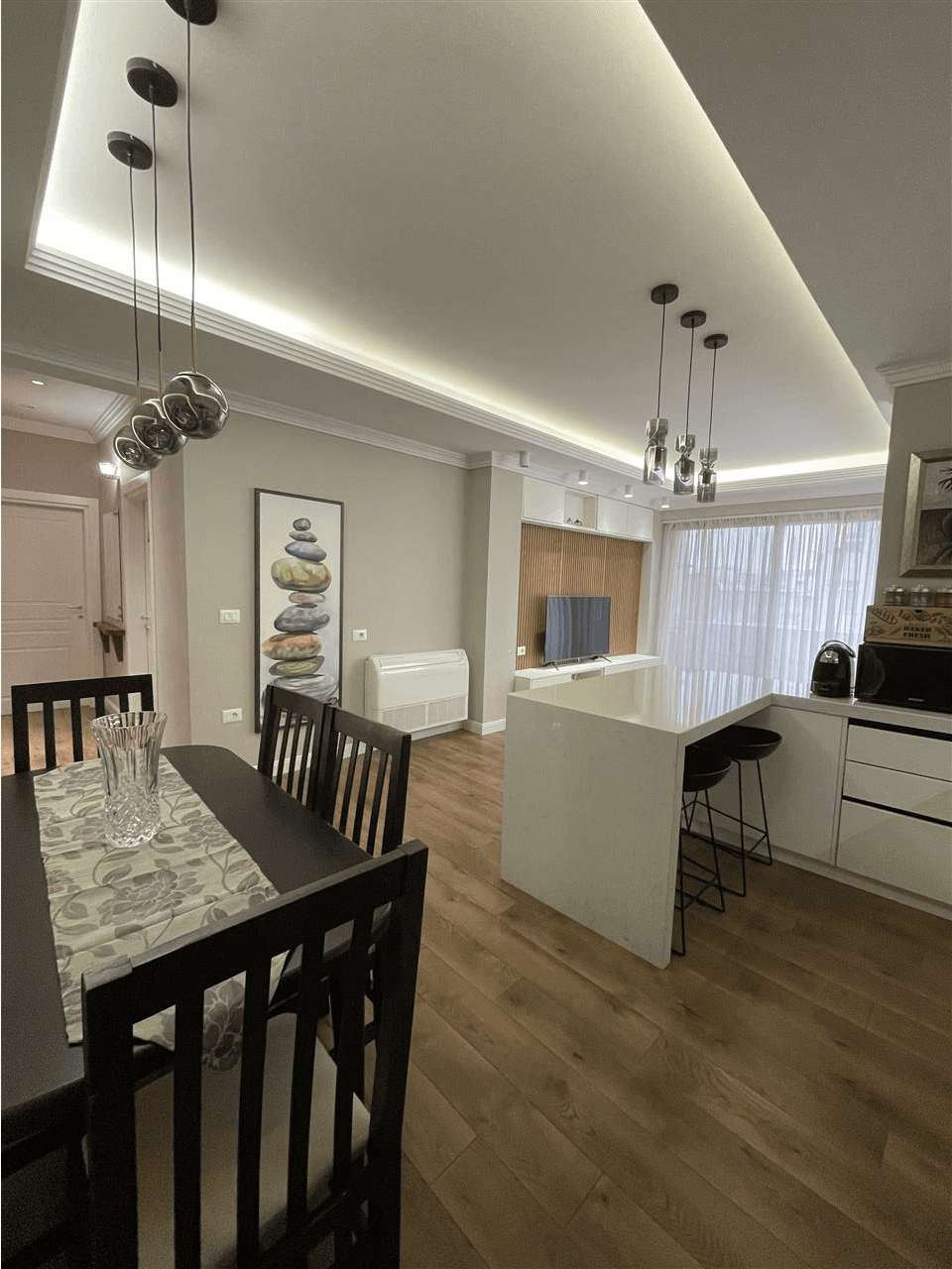 Jepet apartament me qera 2+1 Te Rruga Bardhyl