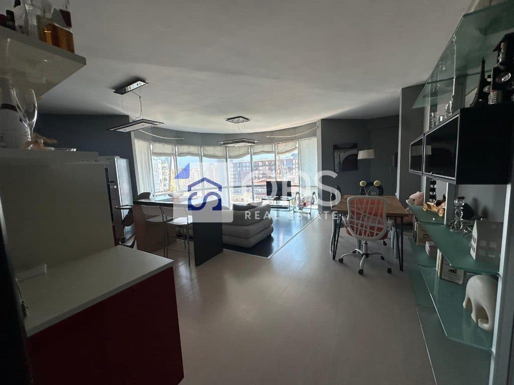 Jepet me qera Apartamenti 2+1+2 Komuna e Parisit 3