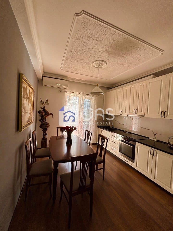 Vilë 2+1 Me Qira në Rruga 5 Maji, Tiranë – 550€ | 100 m² 2