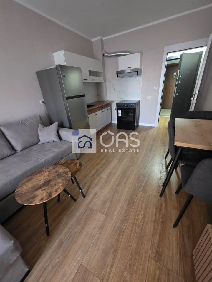 Jepet me qera apartamenti 2+1 5 maj 4